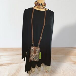 NWT Sakroots “Sienna” Smartphone Wallet Crossbody Phone Versatile